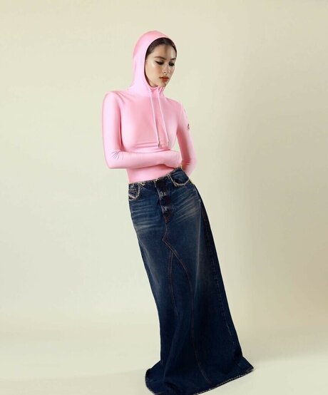 Lola Tung modèle pornographique galeries