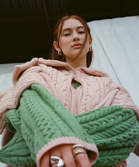 Lola Tung actrice chaude photo