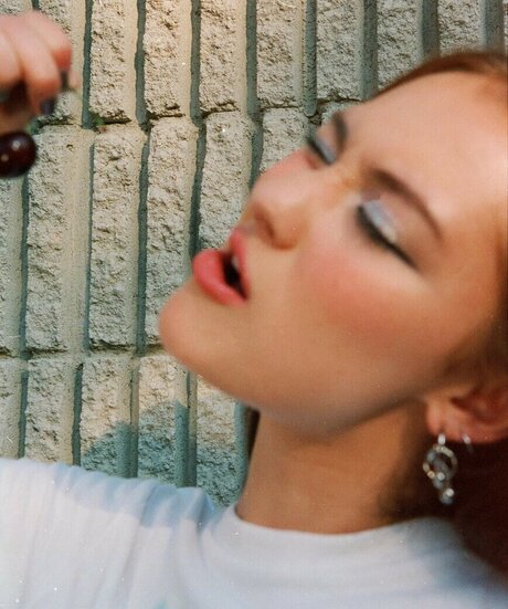 Lola Tung actrice hd archive