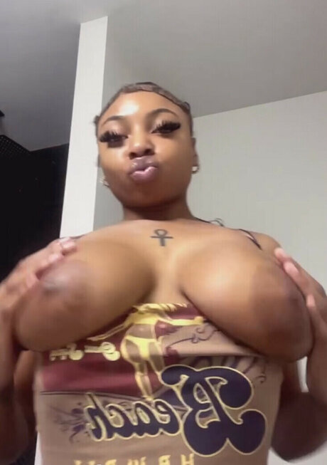 Only1bigni star du porno photos