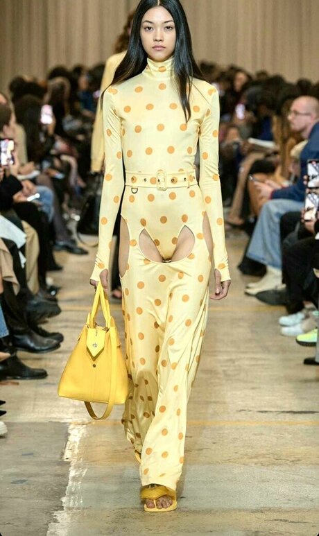 Mika Schneider haut étoile photos