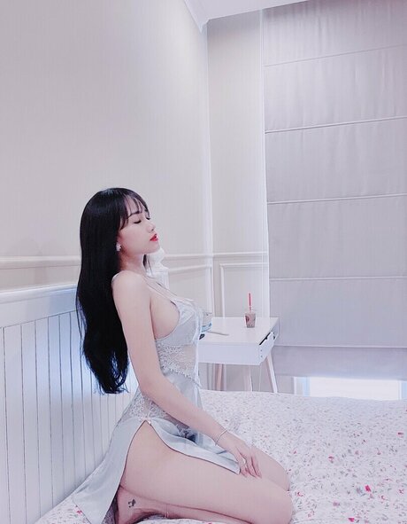 mie ngn3 actrice artistique galerie