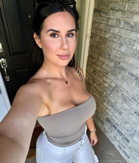 Alexandra Ianculescu étoile magnifique des photos