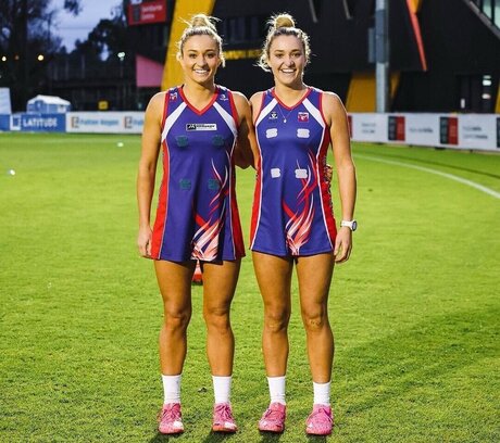 Prominent nus étoiles des photos