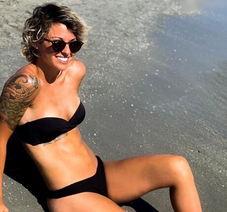 pom-pom girl nue onlyfans art haute définition img