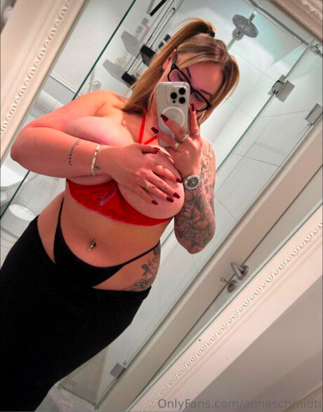 Anna Schmidt star du porno adulte galerie