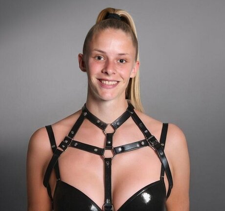 pieds sales onlyfans érotique gratuit image