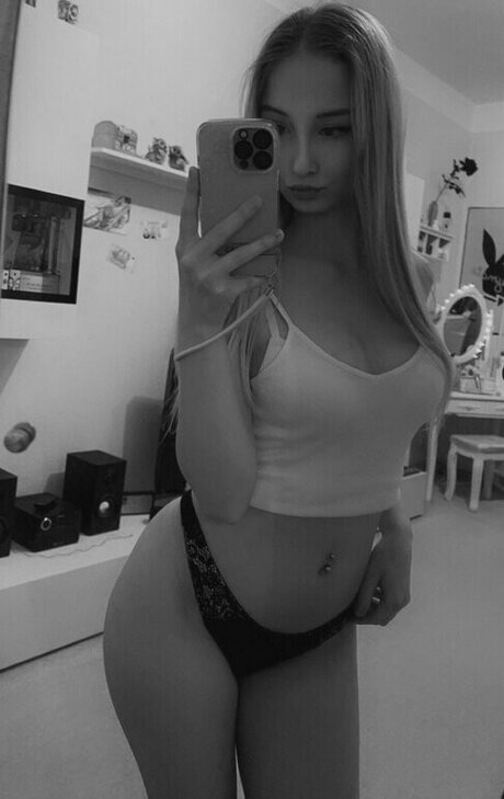 Nicki Anna jolie actrice image