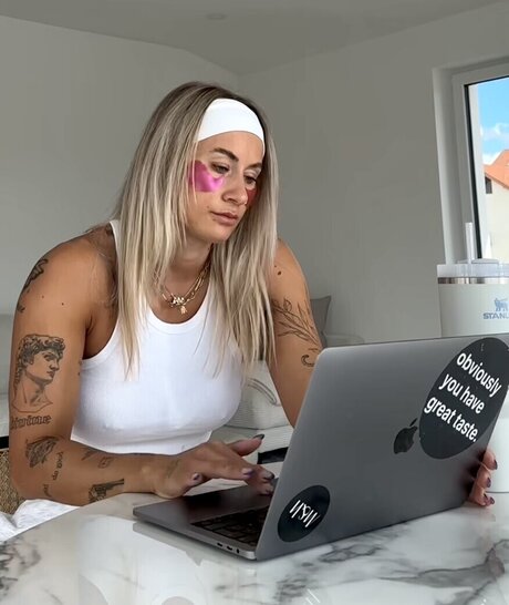 Lenaajoy beau modèle galerie