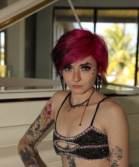 fans de nains à gros seins uniquement top jolie img