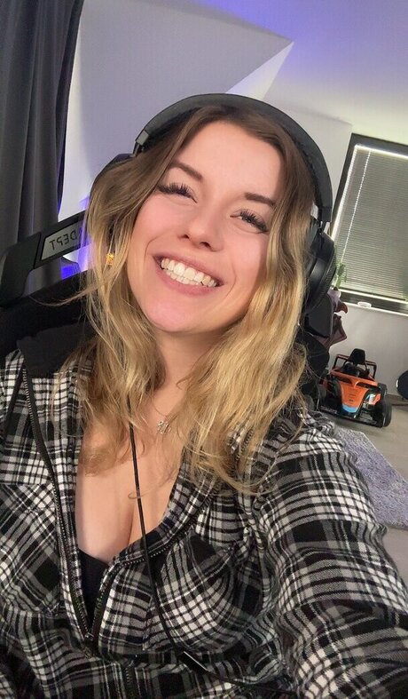 FormulaLena star du porno parfaite archive