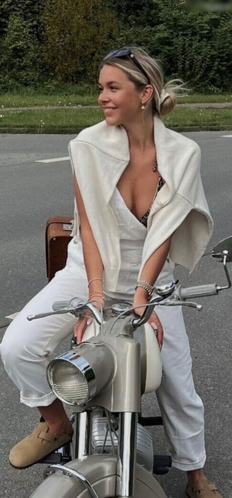 Anna Maria Schimanski jolie étoile des photos