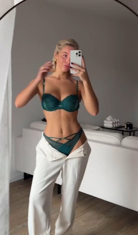 Anna Maria Schimanski modèles nus photos