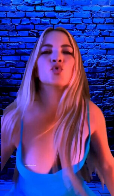 Lorena Is Dancing star du porno parfaite photo