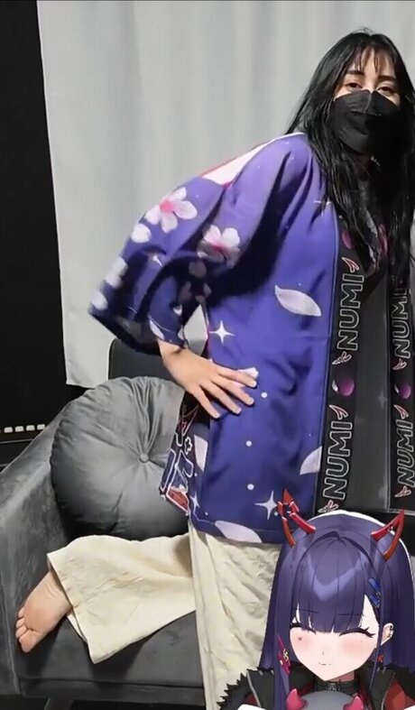 Akuma Nihmune star du sexe des photos