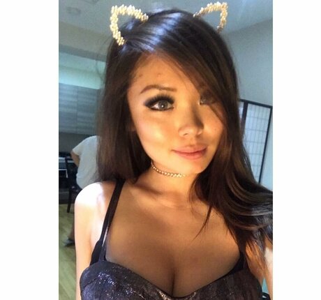 Maggie Sin haut de star du porno archive