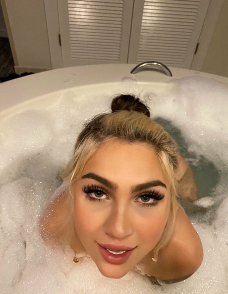 VIPKay actrice adulte archive