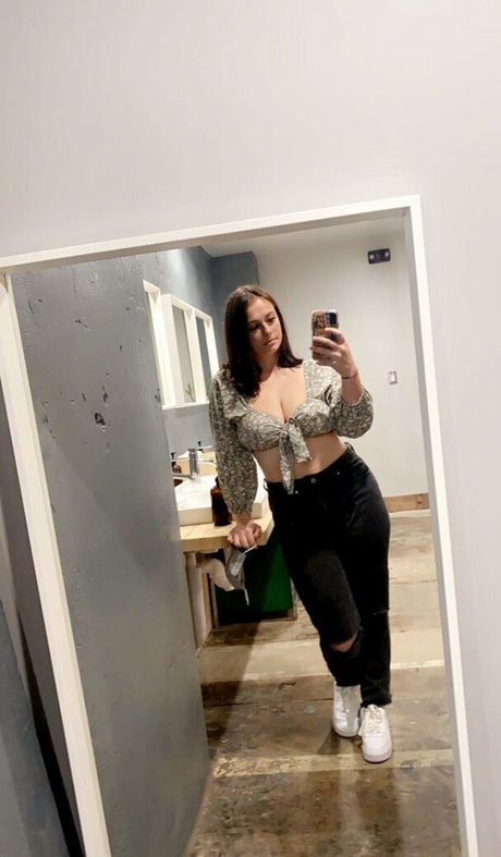 Emma Trotta actrice érotique images