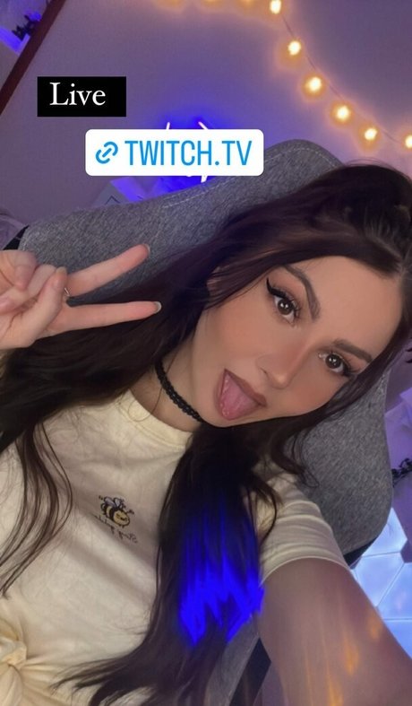 Aliythia modèle xxx image