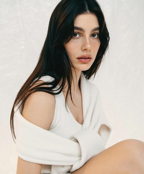 Camila Morrone art étoile archive