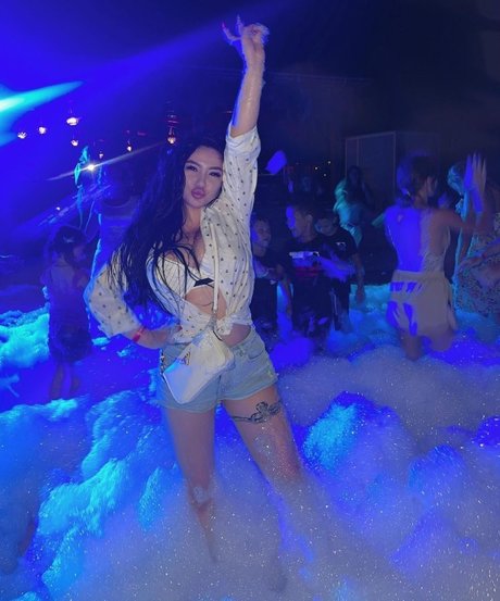 Zhansaya Dakarimova star du porno chaud photos