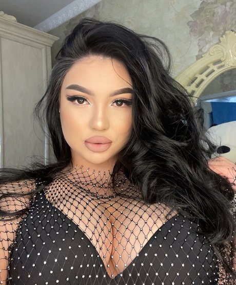 Zhansaya Dakarimova star du porno sympa des photos