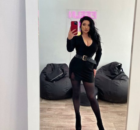 Zhansaya Dakarimova haut modèle img