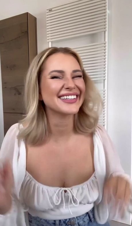 Maren Wolf étoile chaude img