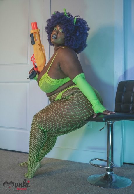 Thighlyinfluential actrice sexy photo