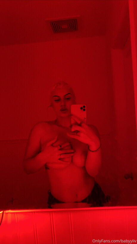 BabyyLiv modèle porno img