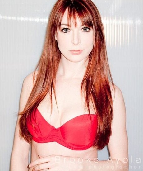 Lisa Foiles étoile nue archive