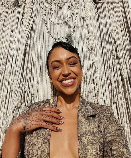 Liza Koshy jolie star du porno photo