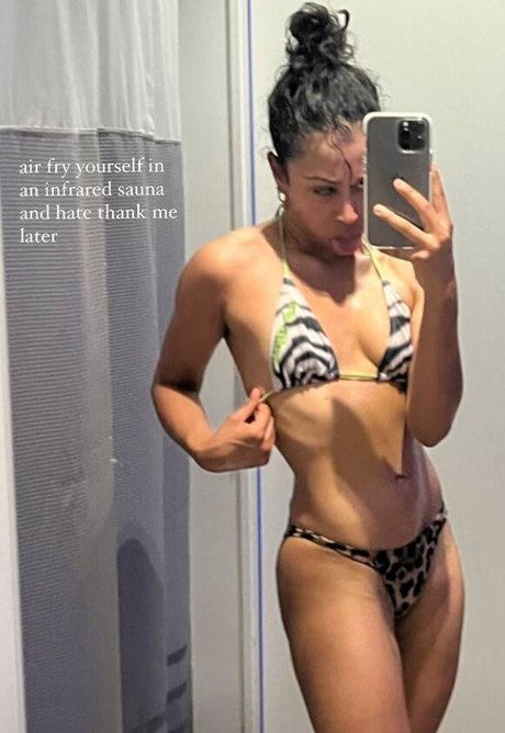 Liza Koshy actrice de sexe image