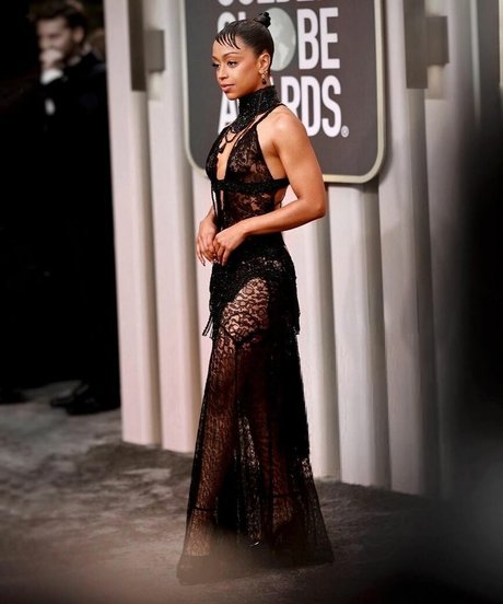 Liza Koshy actrice adulte collection