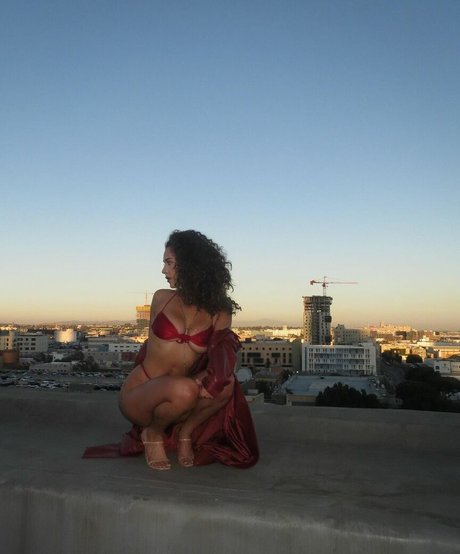 maetasworld actrice nue des photos