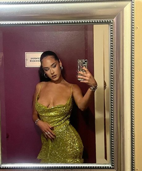 maetasworld haut de star du porno images