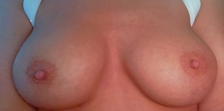 chatte solo uniquementfans jolie adulte archive