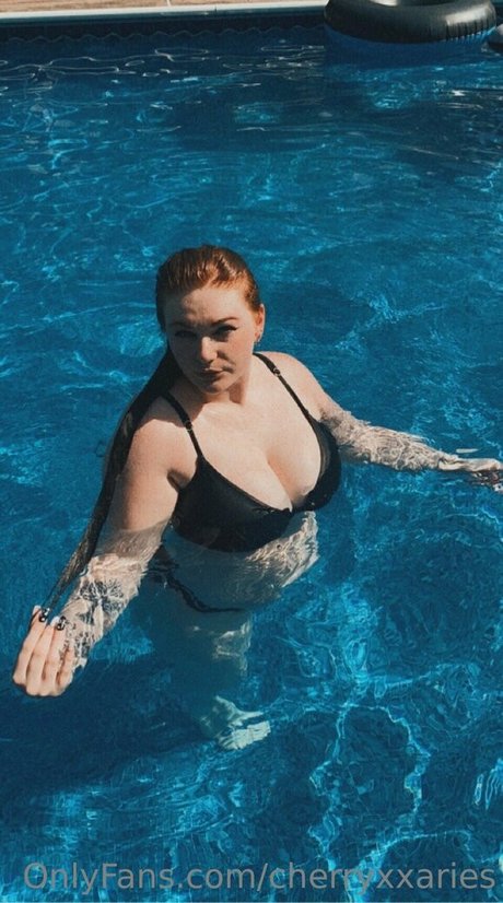 cherryxxaries modèle xxx photo