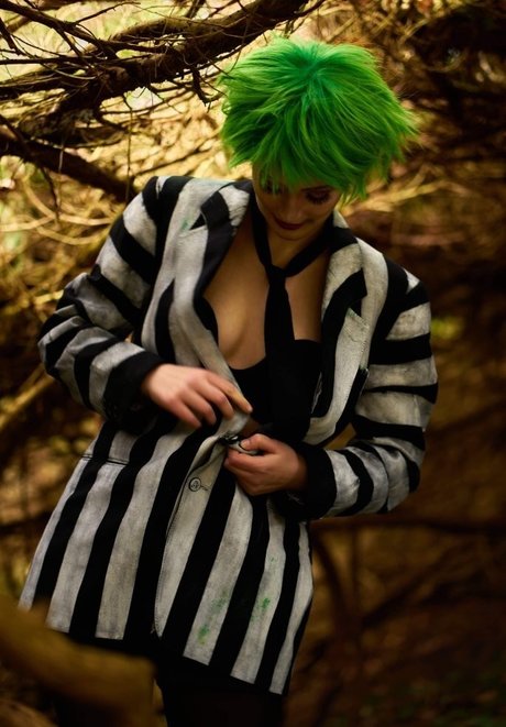 AnsoCosplay modèle nu des photos