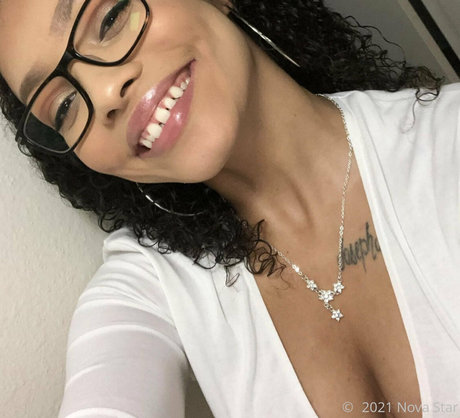 novastar18 actrice adulte photo