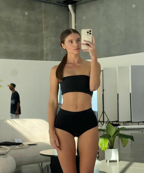 Julia Edwards top star photo