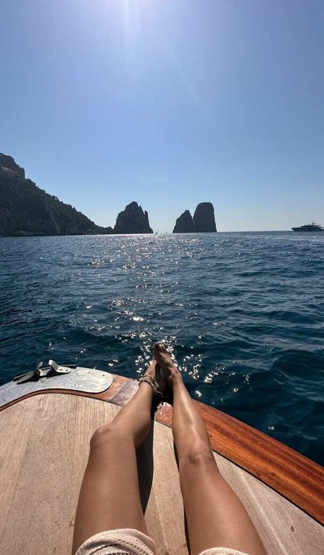 Francesca Pey modèle adulte image