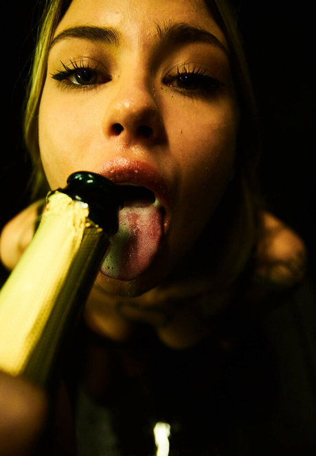 Polina Rahmanova modèle érotique photo