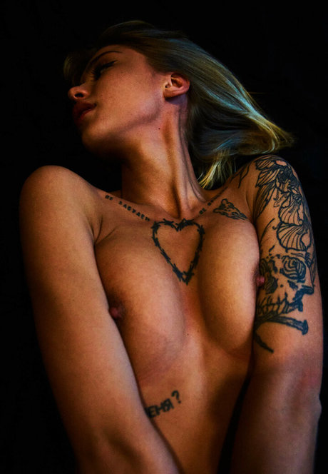 Polina Rahmanova star érotique archive