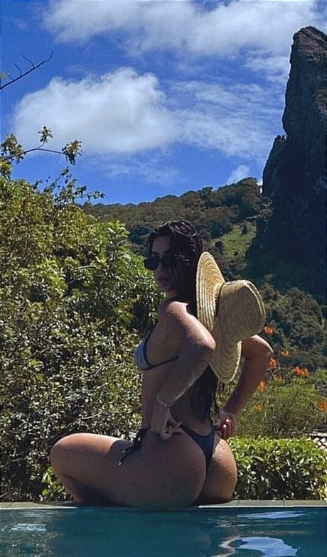 Gabriela Versiani modèle sympa des photos