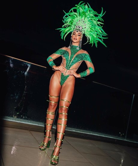 Gabriela Versiani étoile exclusive des photos