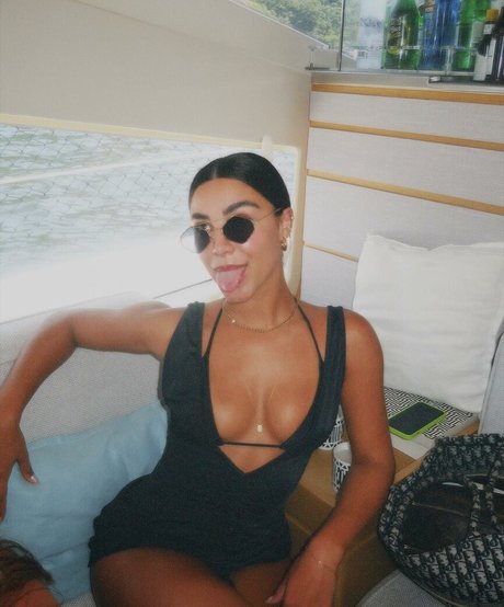 Gabriela Versiani étoile nue des photos