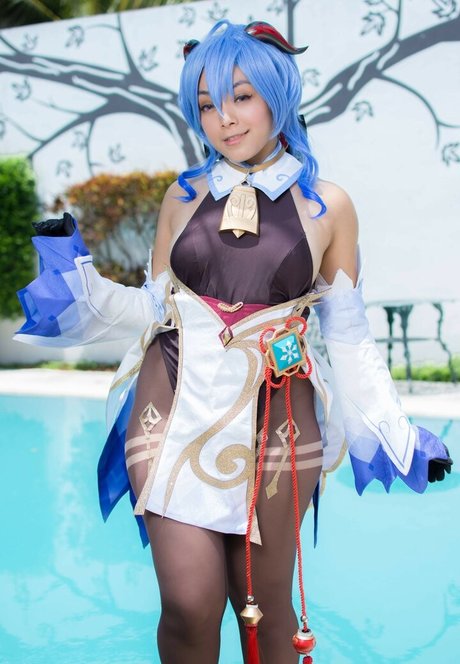 Hitomi Locks star du porno sympa galeries