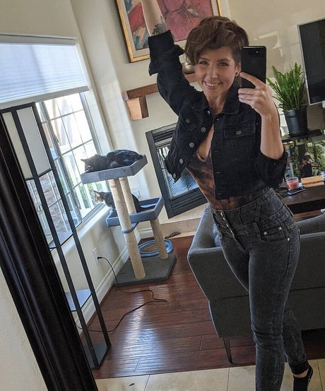 Soe Gschwind modèle artistique des photos