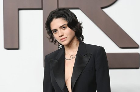 Sasha Calle modèle de haute qualité galerie